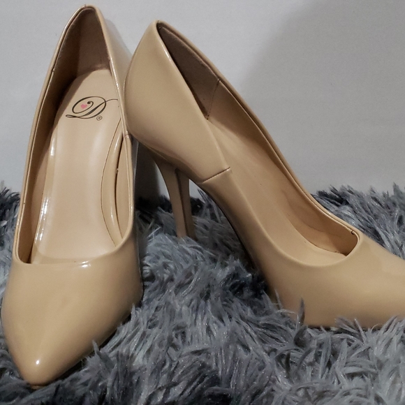 Shoes - Picture 3 of 4